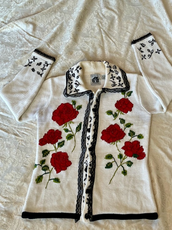 Storybook Knits Sweaters - Storybook Knits White Cardigan Sweater Cardigan Red Rose Toile Embroidery SZ XS